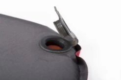 Exped SIM Comfort 10 LW Zelfopblazende Slaapmat -KampGear Winkel 1267 1900 6184 sim comfort valve open 5472x3648 2