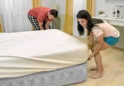 Intex Supreme Air Flow Luchtbed - Queensize - Ingebouwde Elektrische Pomp -KampGear Winkel 1320 1900 64490 inuse1 2020 300