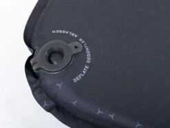 Exped SIM 3.8 M Zelfopblazende Slaapmat -KampGear Winkel 1441 1900 sim black valve close