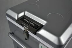 Engel MT35F-S Compressor Koelbox - 32 Liter -KampGear Winkel 1900 2849 mt35fs verschluss detail